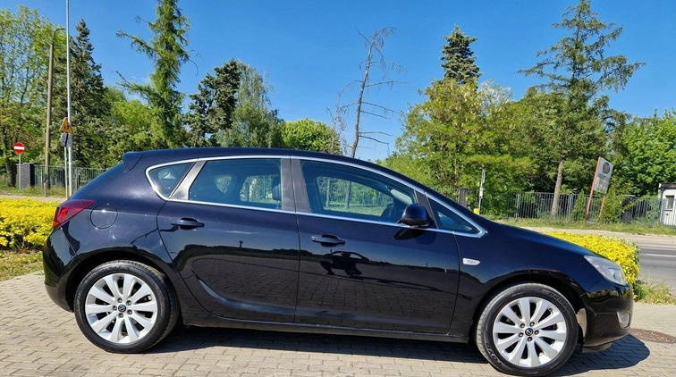 Opel Astra cena 17999 przebieg: 299000, rok produkcji 2010 z Legionowo małe 466